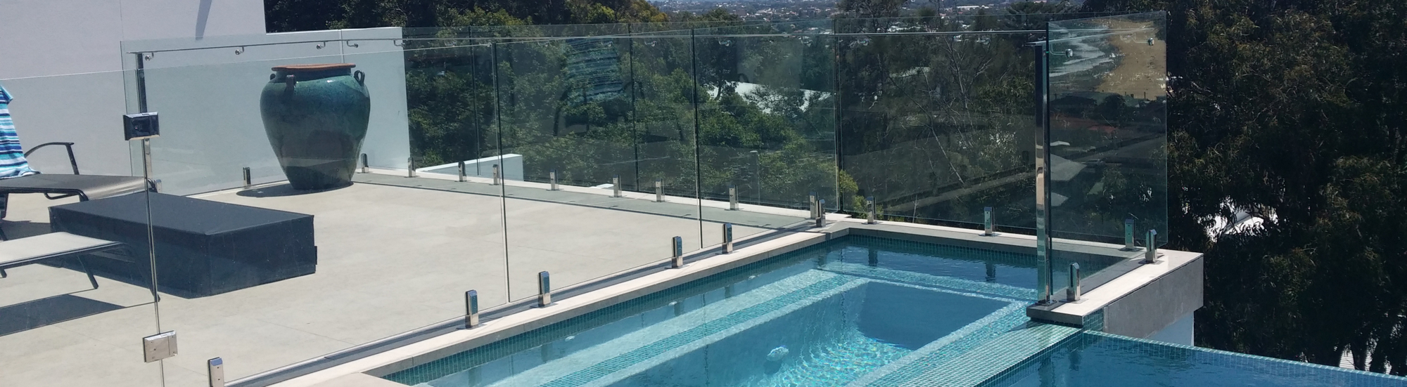 glass-fence-plunge-pool